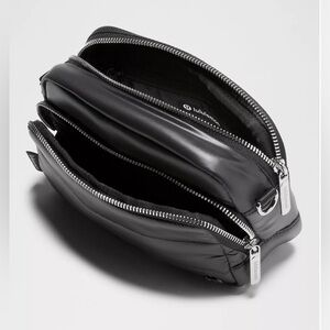 Lululemon Everywhere Crossbody Bag 2L
Wunder Puff with Water-Repellent Fabric.